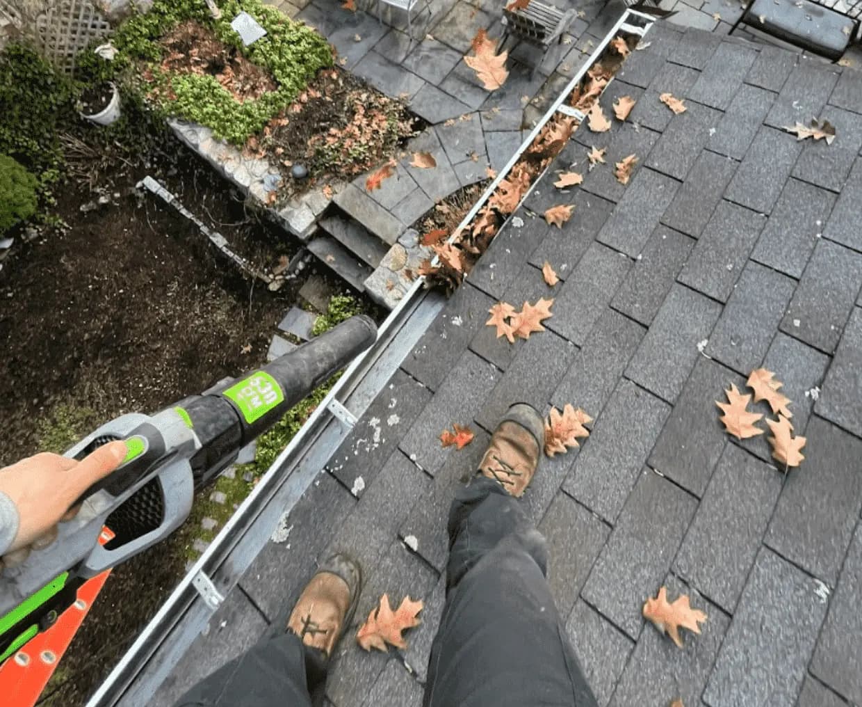 Gutter Cleaning Services in Green